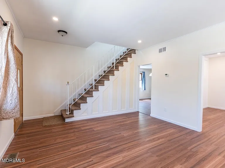 10 Lincoln St — Photo 6
