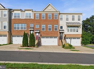 43350 Wayfarer Sq, Chantilly, VA 20152