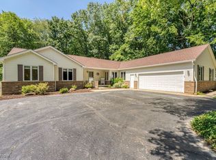 110 Greentree Cir, Aurora, OH 44202