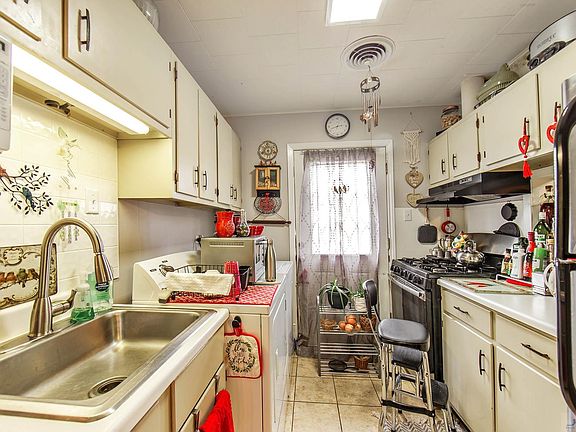 2nd image of 265 & B Cleveland St Unit A