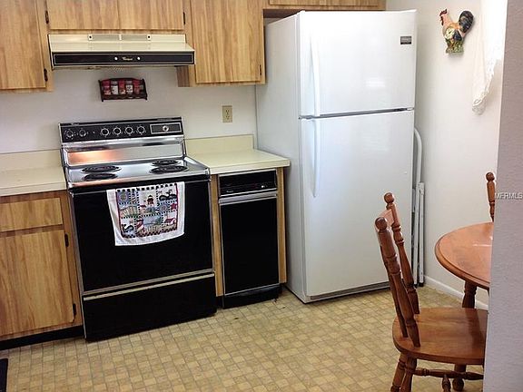 3rd image of 219 Mary Dr #219