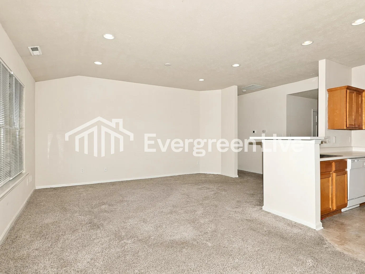 3 bed, 2.0 bath, 1315 sqft, $1,495 — Photo 3