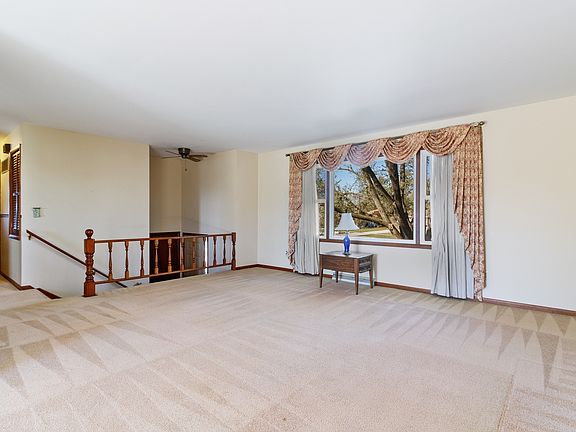 4th image of 324 Eastgate Ct