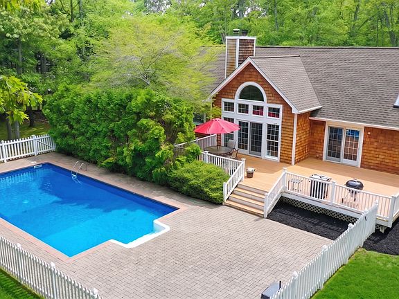 3rd image of 33 Windwood Ct