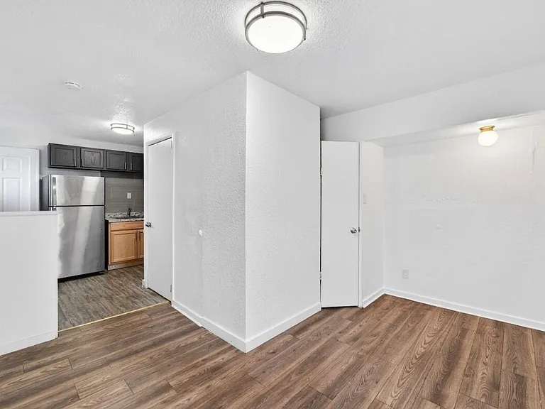 1307 Center St — Photo 3
