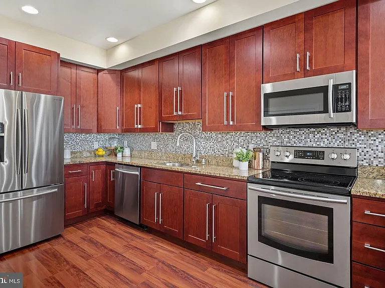 1143 Summit St NE #2 — Photo 7