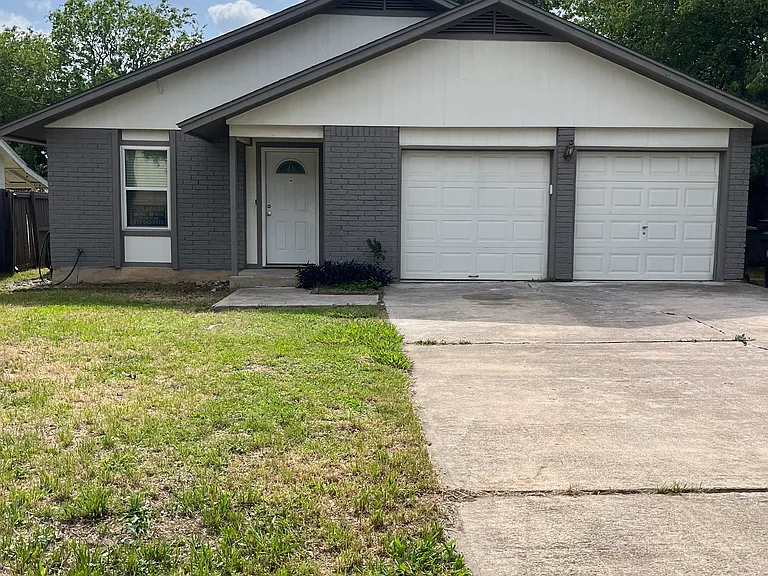 1906 Castle Gate Cir — Photo 1