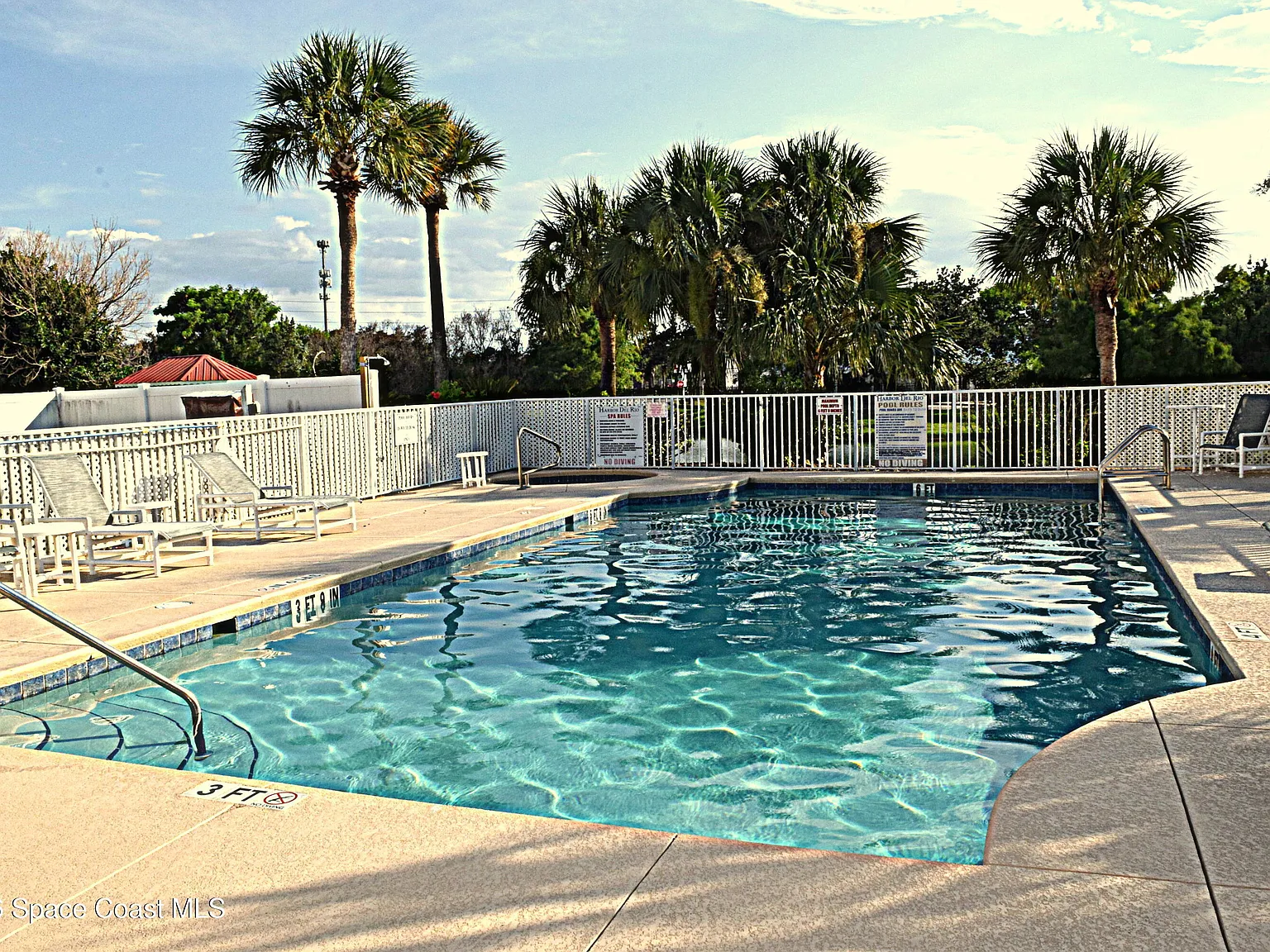 3 bed, 2.0 bath, 1852 sqft, $2,700 — Photo 2