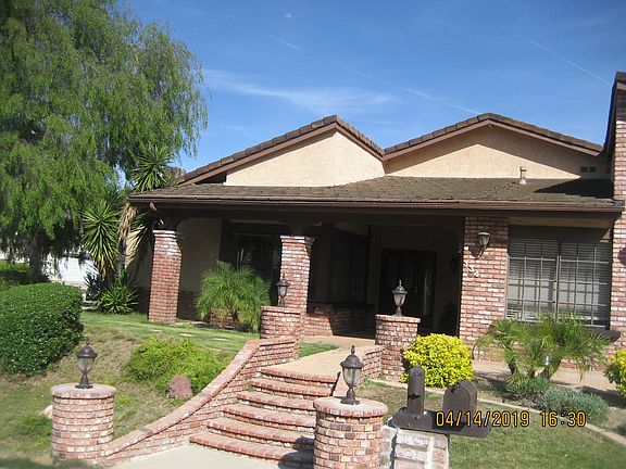 4th image of 334 Fox Hills Dr