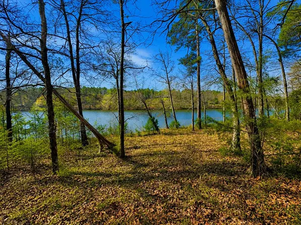 519 Terrapin Pointe Rd, Hodges, SC 29653