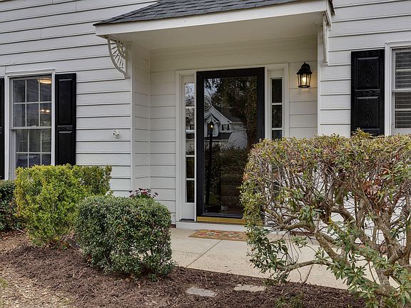 3rd image of 18 Lake Village Dr