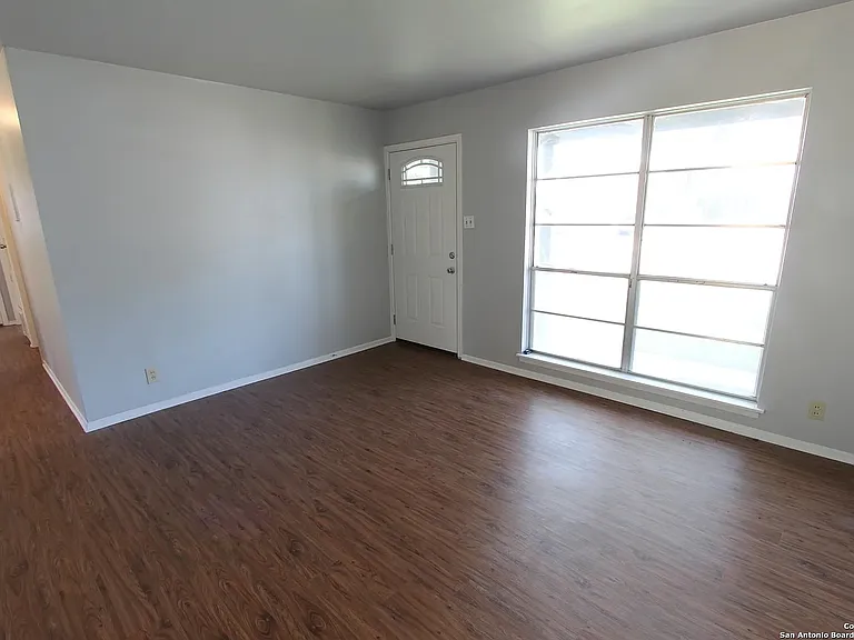 831 North Blvd — Photo 3