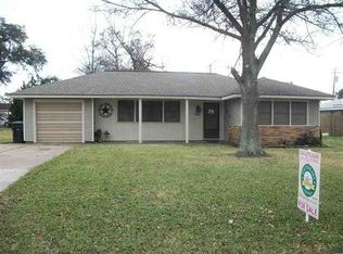 5888 39th St, Groves, TX 77619