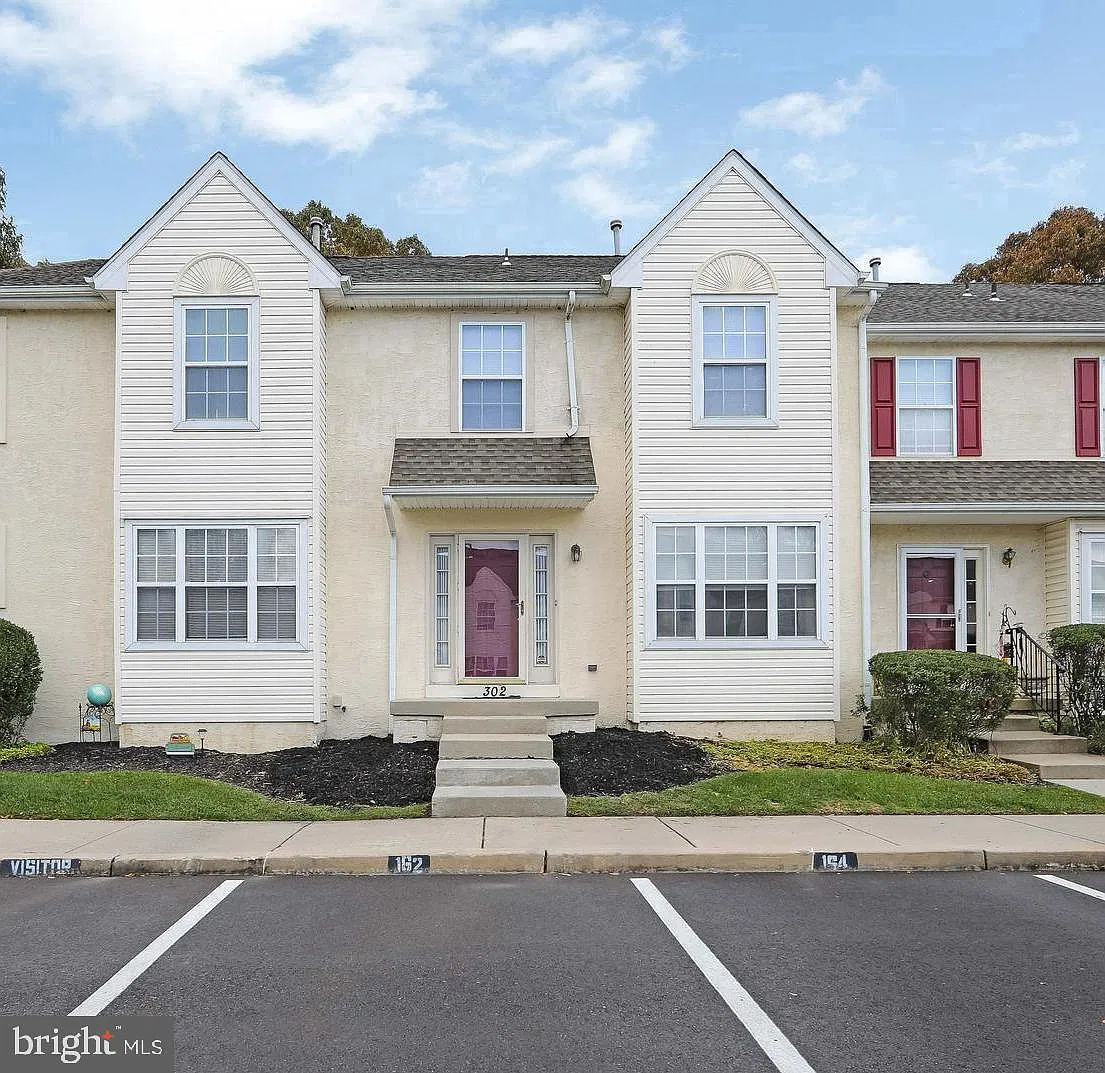 3 bed, 2.5 bath, 2520 sqft, $2,950 — Photo 1