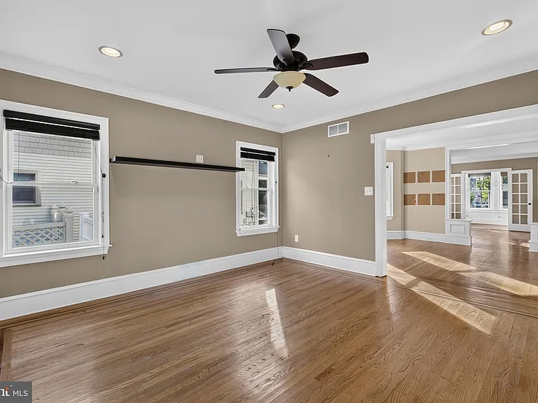 21 E Redman Ave — Photo 33