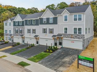 2006 Canterbury Dr, Imperial, PA 15126