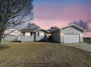 4004 Greenwood Dr, Grand Island, NE 68803