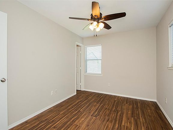 5th image of 646 Cambridge Dr