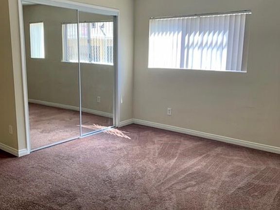 4th image of 11441 Oxnard St #16