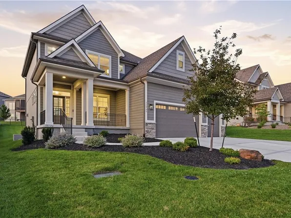 11563 S Montclaire Dr, Olathe, KS 66061