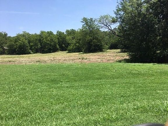 2nd image of 800 E Evergreen St Lot 1