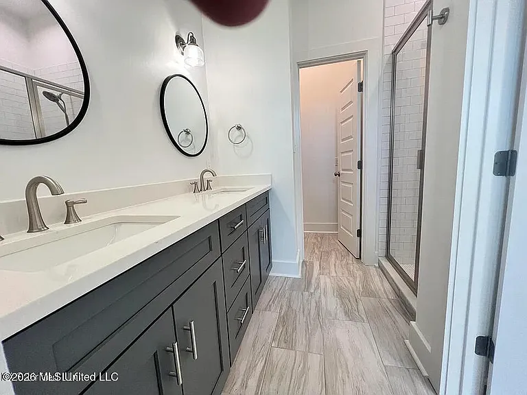 300 Seminary Dr #14 — Photo 9