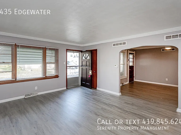 5435 Edgewater Dr — Photo 3