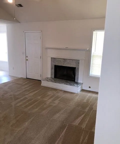 180 Waters Edge Dr — Photo 4
