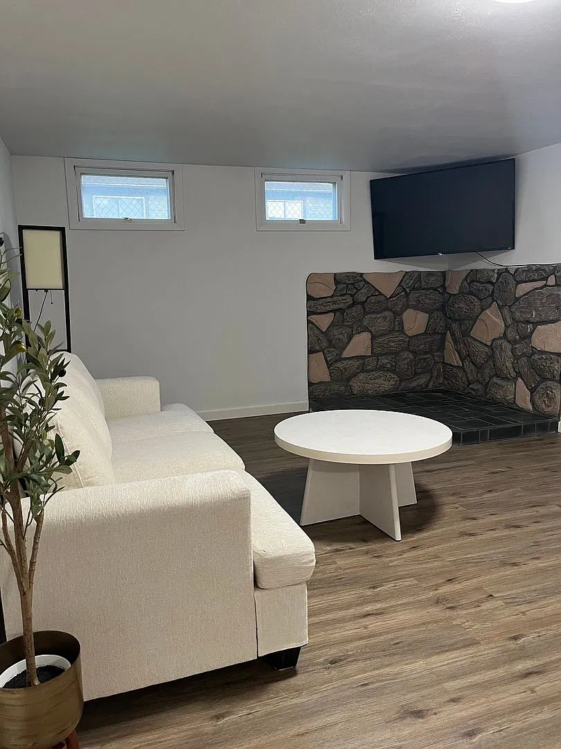 2 Bed 1 Bath furnished — Photo 2