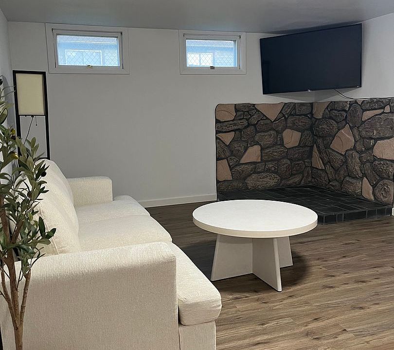 2nd image of 2153 Fair Park Dr Unit B