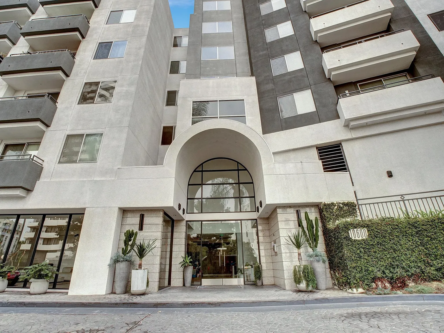 2 bed, 1160 sqft, $3,500 — Photo 1