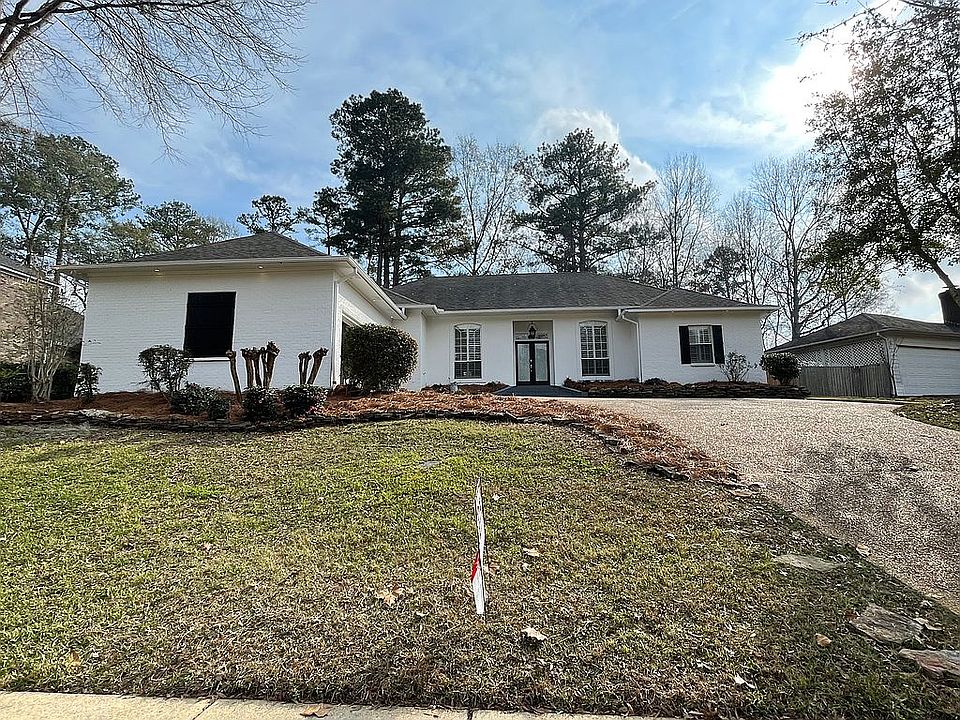 1st image of 408 Woodlands Cir