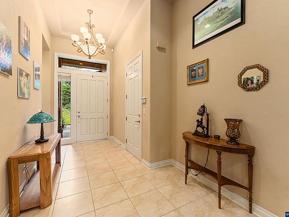4th image of 930 Sahalee Ct SE