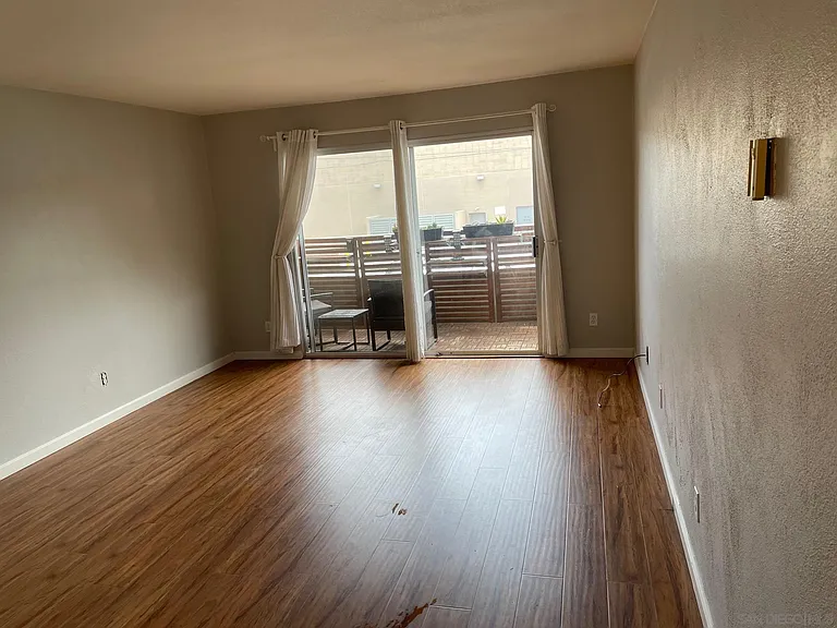 1645 Emerald St #1L — Photo 37