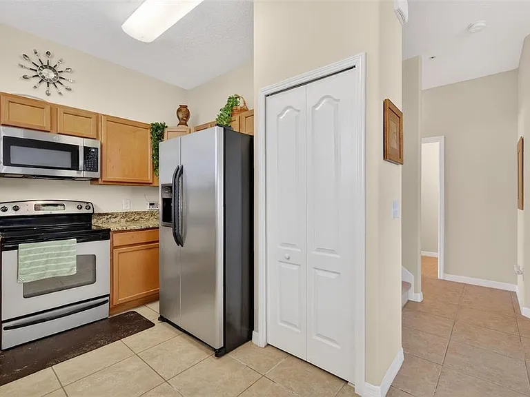 1323 Priory Cir — Photo 19