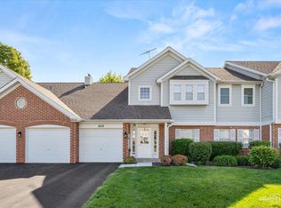 868 Quin Ct APT 201, Naperville, IL 60563