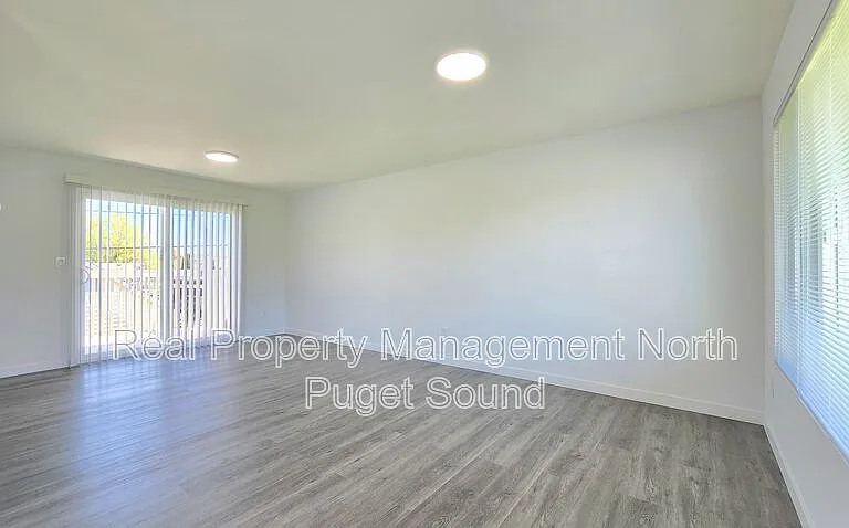 1421 Pine St #B — Photo 7