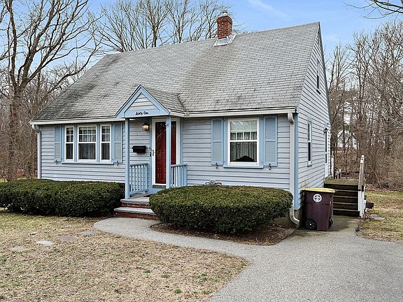 4th image of 61 Pine St