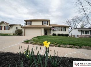 11122 Farnam St, Omaha, NE 68154