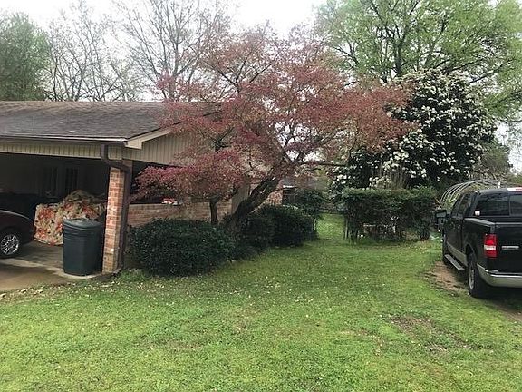 3rd image of 2203 Pinecrest Dr