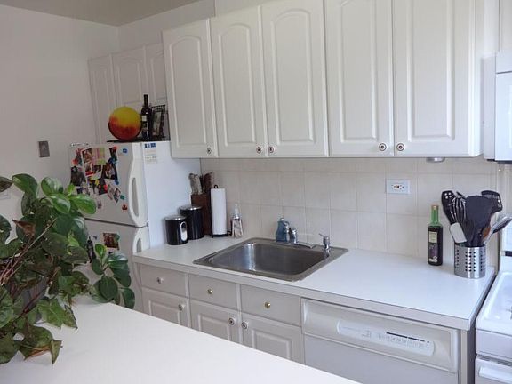 5th image of 191 Willoughby St APT 11G