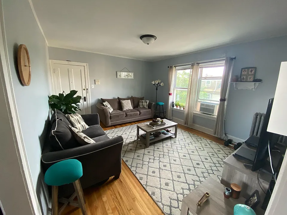 3947 W Cortland St #3