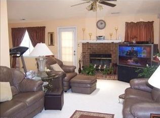 656 Willow Bend Dr, Chesapeake, VA 23323
