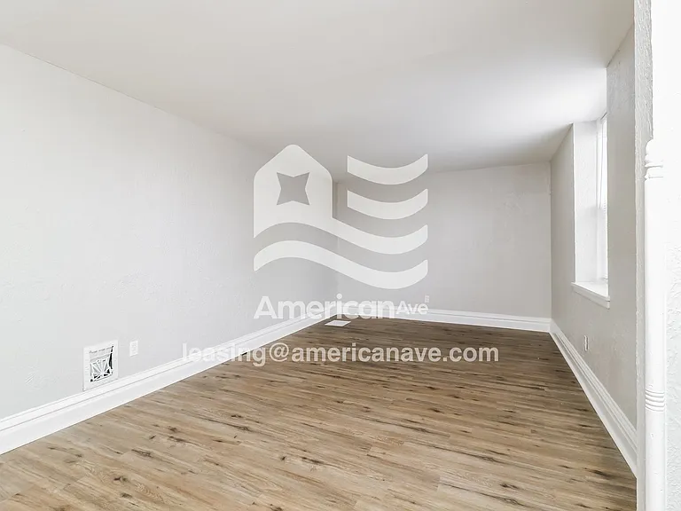 1339902_003_living_room_13665036.jpg