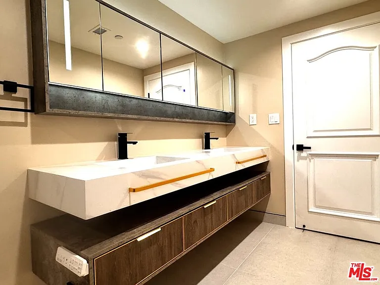 1146 Hacienda Pl #3 — Photo 13