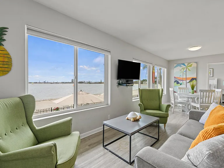 3810 Riviera Dr #1 — Photo 2