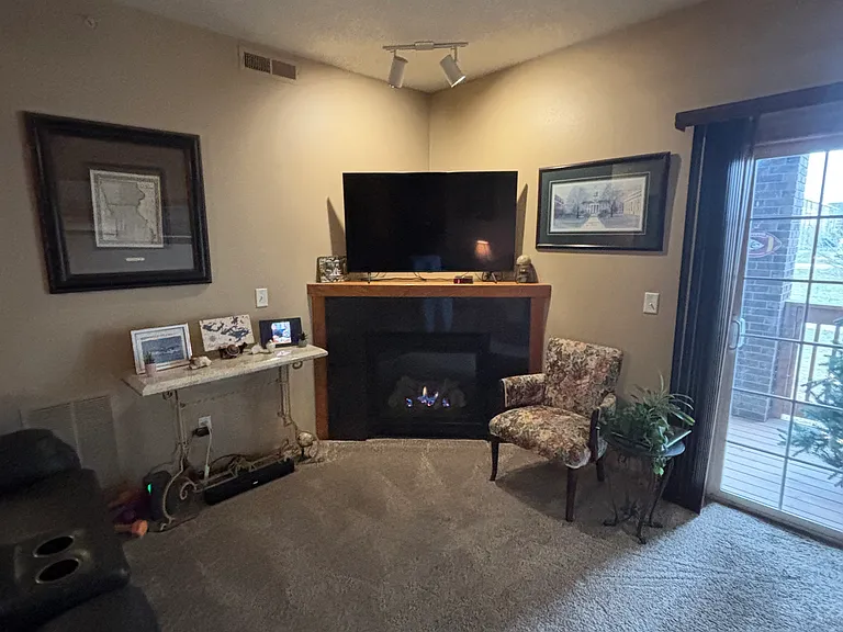 90 Circle Dr #7 — Photo 6