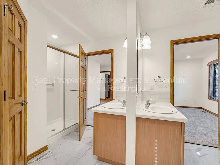 1868 S White Oak Ave — Photo 21