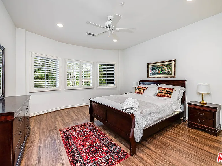 4063 Benedict Canyon Dr — Photo 39
