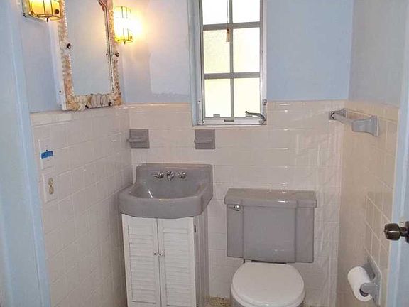 5th image of 3021 SW 21st Ct
